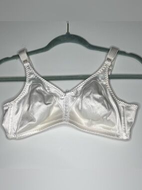 Vintage Bali Double Support Wirefree Bra Style 3820 White Size 38B